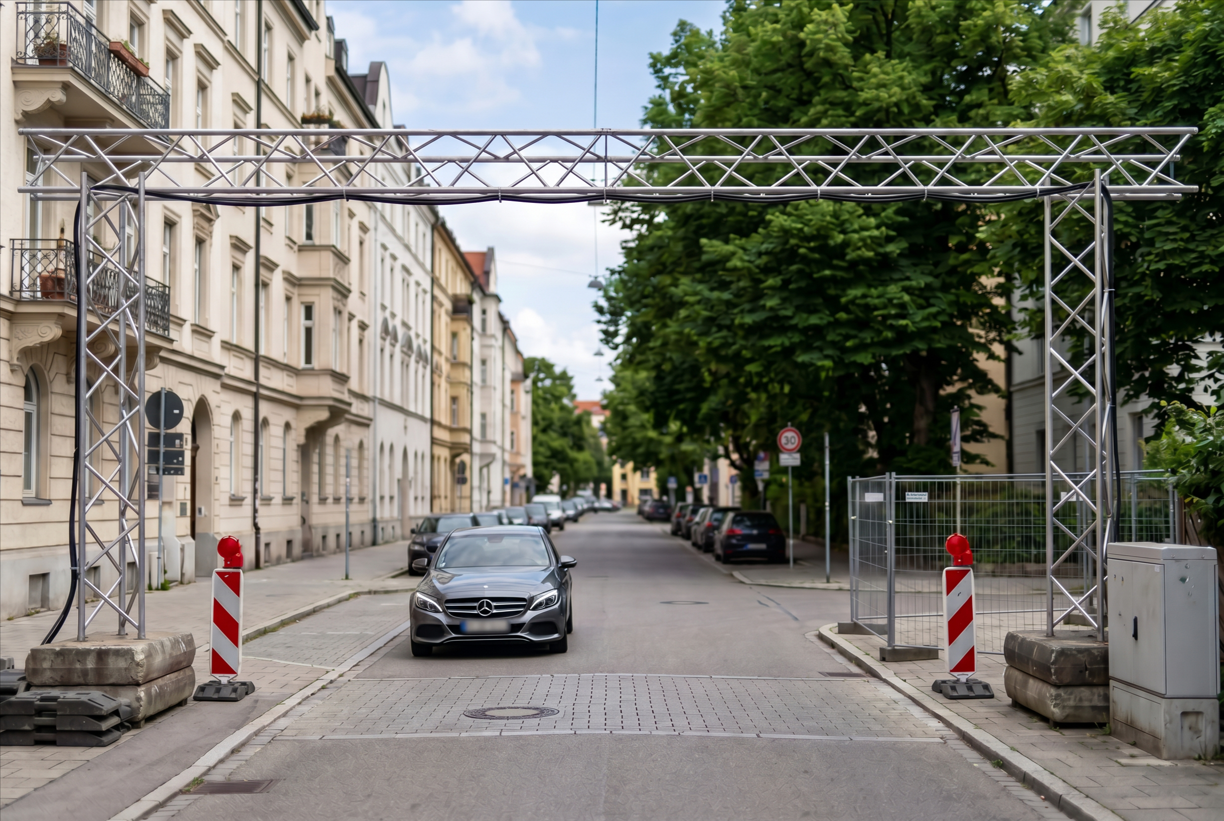 Straßenüberspannungen in München & Bayern – sichere Leitungsführung für Ihre Baustelle